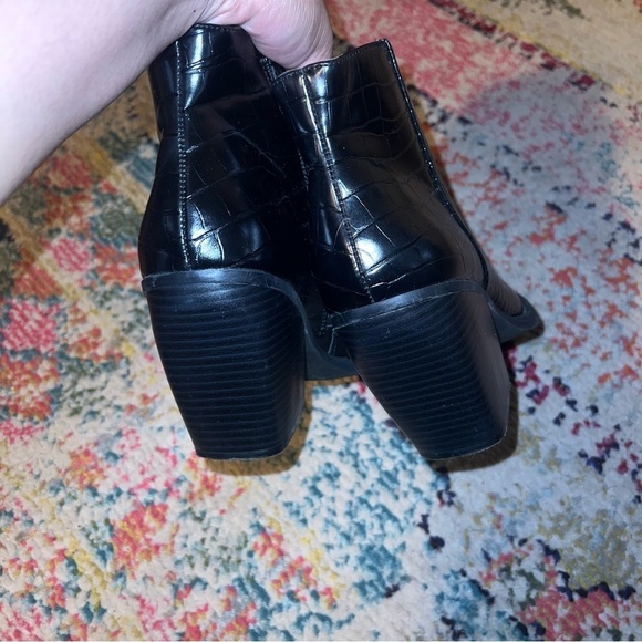 MADDEN GIRL Klicck Black Patent Leather Croc Ankle Boots Booties Sz 8.5 - Picture 4 of 6